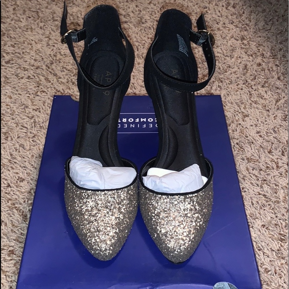 Brand new Apt.9 black & gold pumps w/ ankle strap.